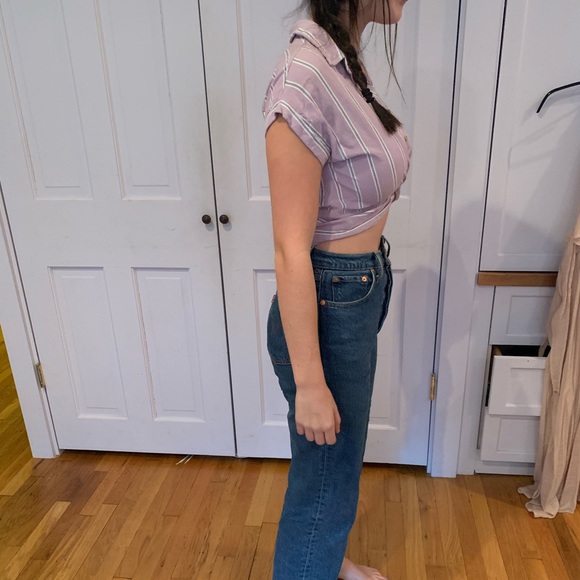 Cute crop top! - Picture 2 of 3